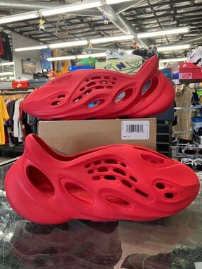 Adidas Yeezy Foam RNNR Vermillion Size 11